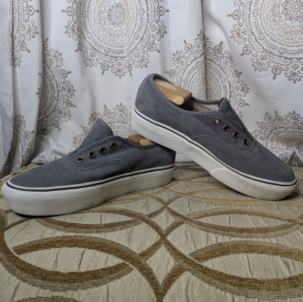Unisex Vans Low Top Sneakers Gray Suede Casual Skate Shoes Mens 8 Women's 9.5